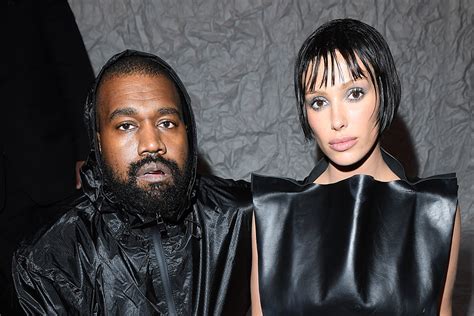 Kanye West Wife Bianca Censori Wears NSFW Outfit。